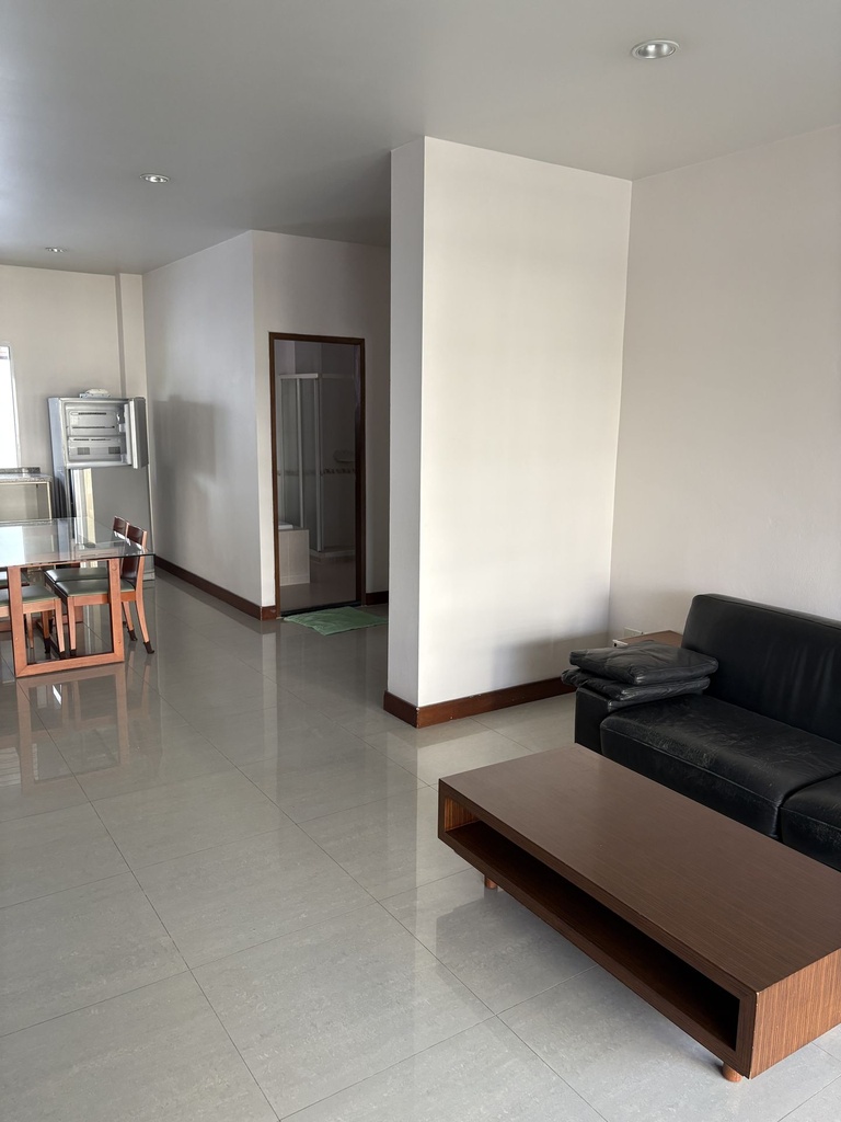 Apartment Ekamai soi 4, 100sqm, 30KB, 2bed, 1bath (No facility) 