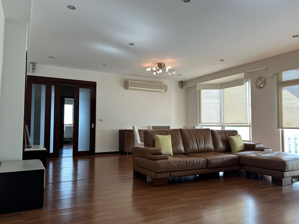 Royal Castle Pattanakarn, 20FL, 3BB, 184sqm, 35KB
