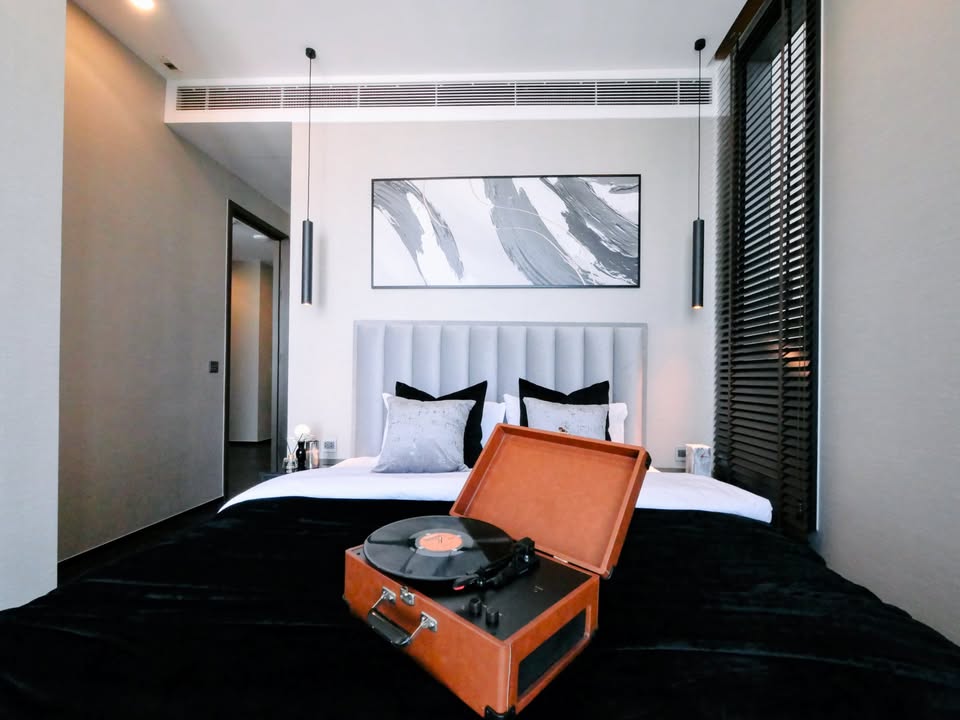 The Esse Sukhumvit 36, 37FL, 992-326 (unit 37A16), 190KB, 124sqm, 3BB