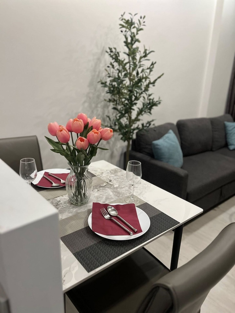 M Thonglor10,