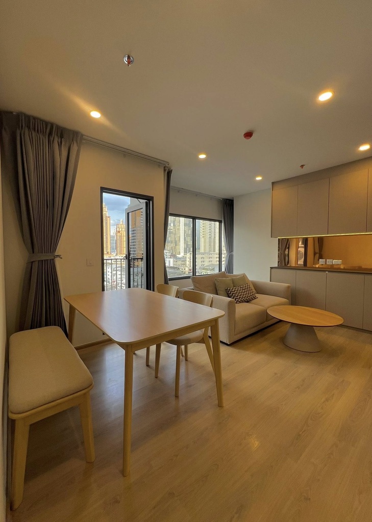 Life Rama 4–Asoke,