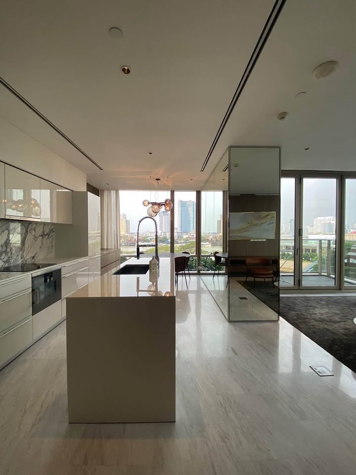 Four Seasons Private Residence,